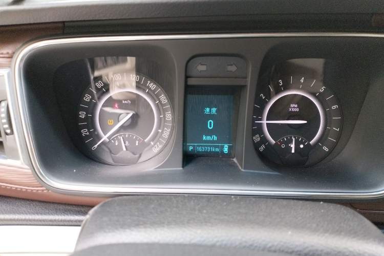 Used Buick GL8 2018 28T Luxury Model China VI Standard Odometer Close Up
