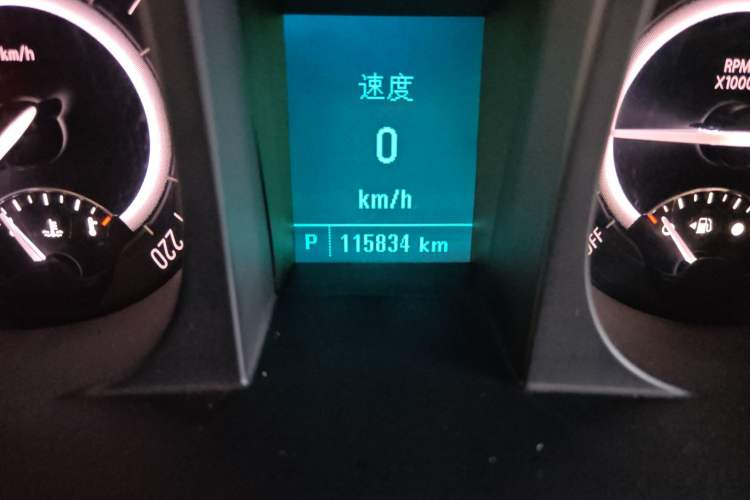 Used Buick GL8 2018 28T Luxury Model China VI Standard Odometer Close Up