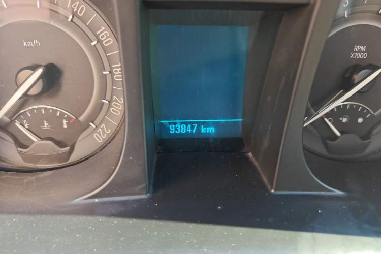 Used Buick GL8 2018 28T Luxury Model China VI Standard Odometer Close Up