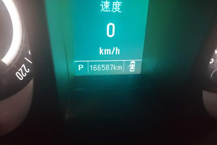 Used Buick GL8 2018 28T Luxury Model China VI Standard Odometer Close Up