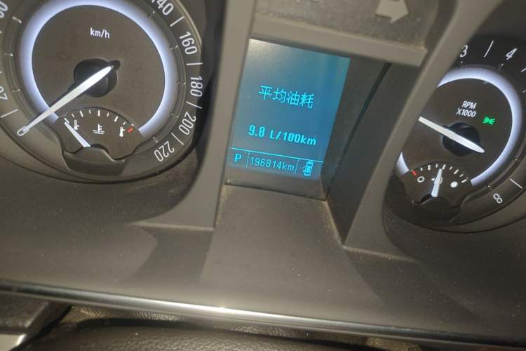 Used Buick GL8 2018 28T Luxury Model China VI Standard Odometer Close Up
