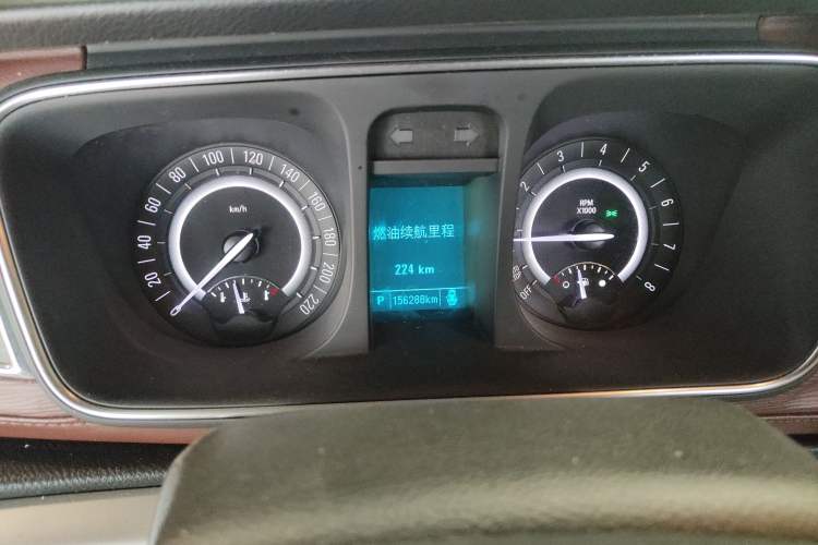 Used Buick GL8 2018 28T Comfort Model China VI Standard Odometer Close Up