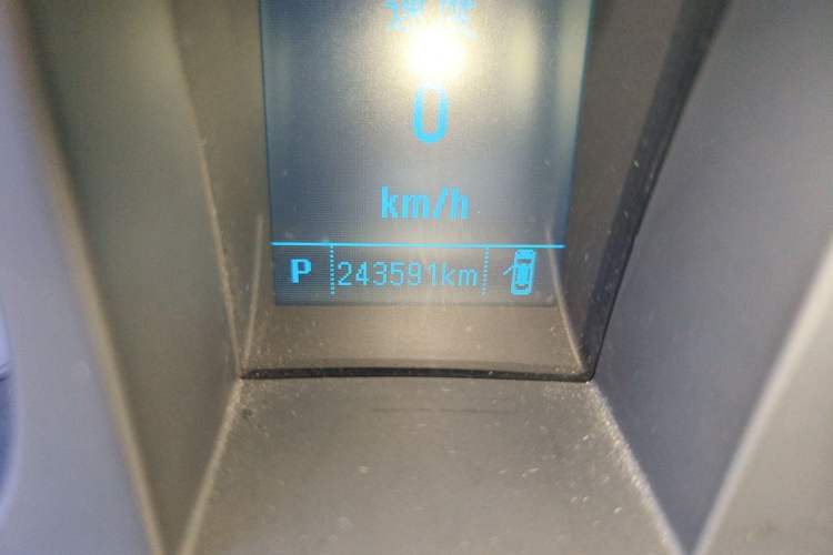 Used Buick GL8 2018 28T Luxury Model China VI Standard Odometer Close Up