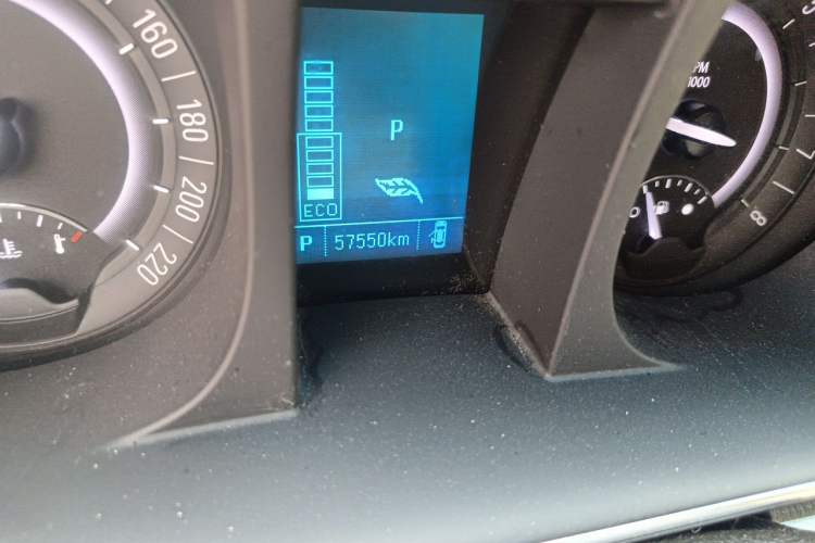 Used Buick GL8 2018 28T Luxury Model China VI Standard Odometer Close Up