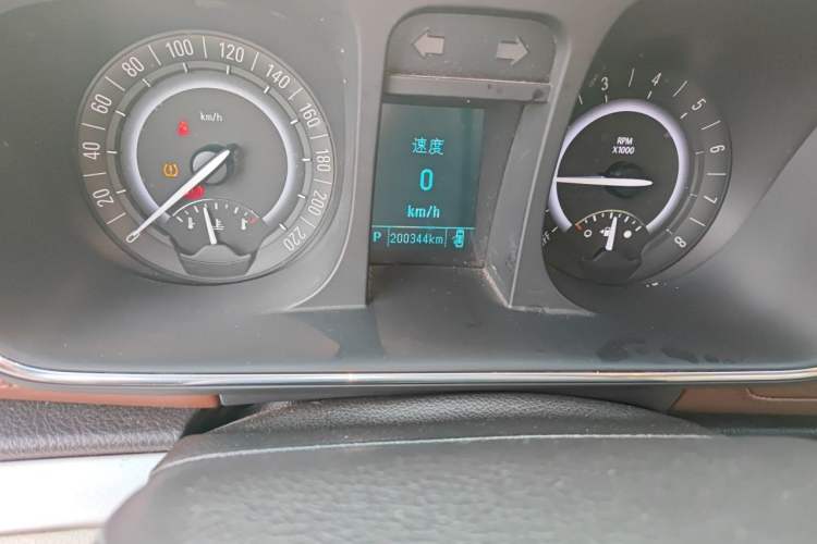 Used Buick GL8 2018 28T Luxury Model China VI Standard Odometer Close Up