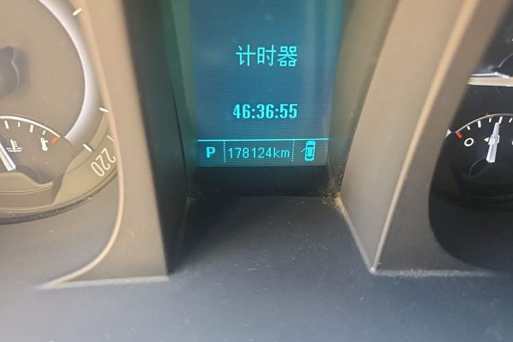 Used Buick GL8 2018 28T Luxury Model China VI Standard Odometer Close Up