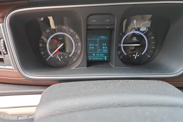 Used Buick GL8 2018 28T Luxury Model China VI Standard Odometer Close Up