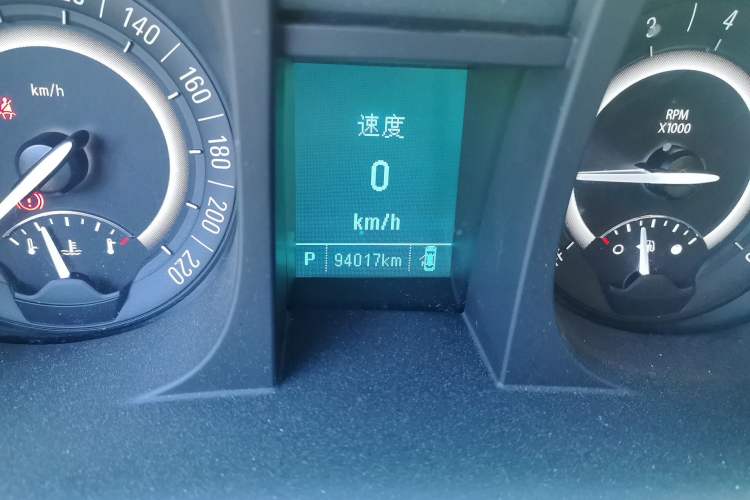 Used Buick GL8 2018 28T Comfort Model China VI Standard Odometer Close Up