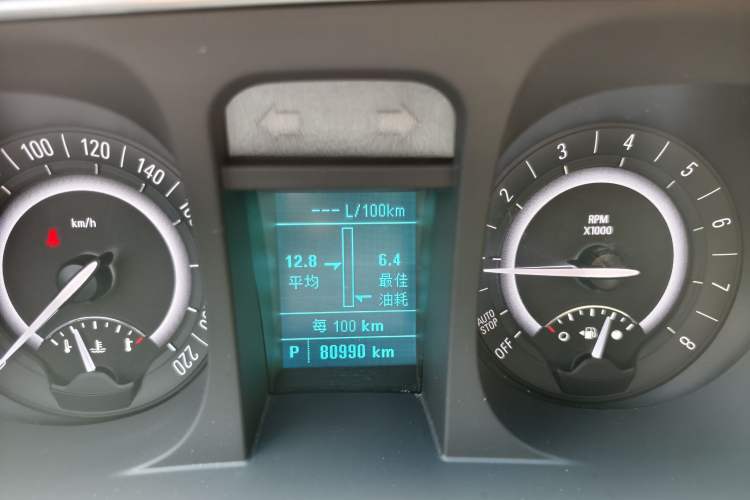 Used Buick GL8 2018 28T Luxury Model China VI Standard Odometer Close Up
