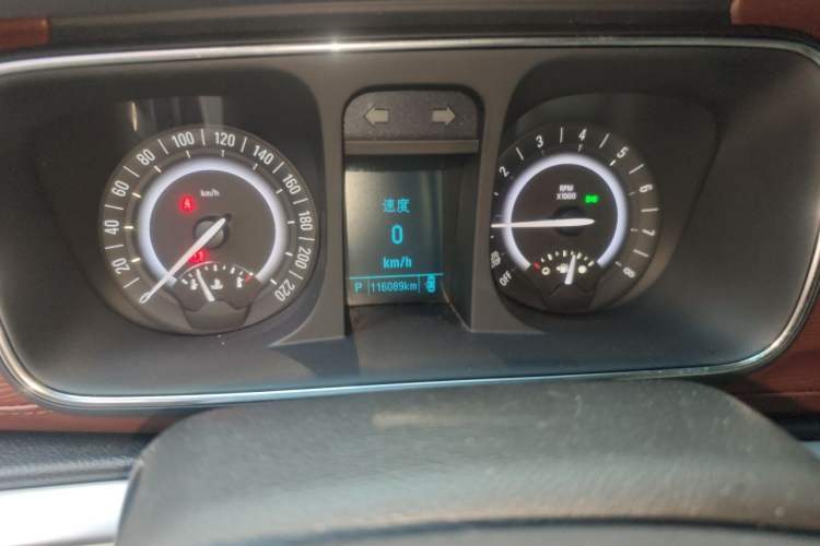 Used Buick GL8 2018 28T Luxury Model China VI Standard Odometer Close Up