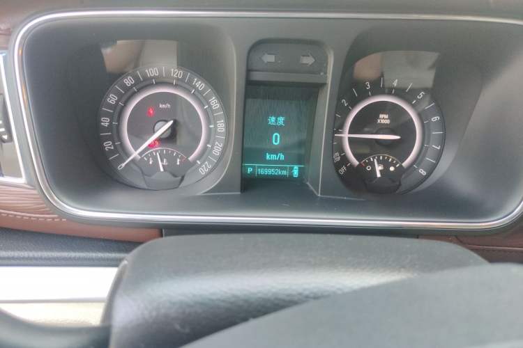 Used Buick GL8 2018 28T Luxury Model China VI Standard Odometer Close Up