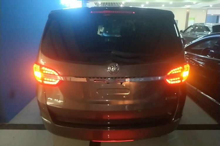 Used Buick GL8 2018 28T Luxury Model China VI Standard Rear