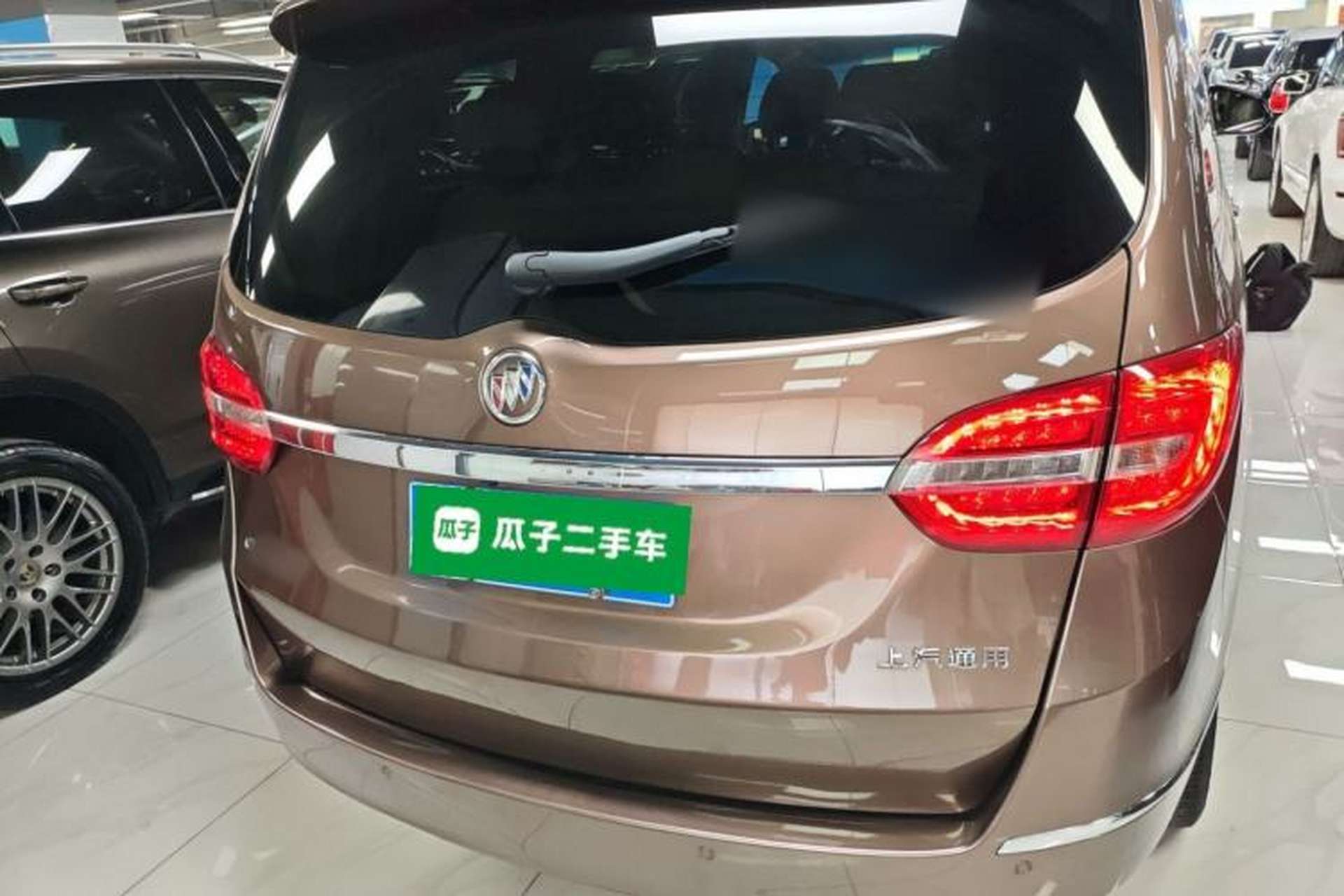 Used Buick GL8 2018 28T Luxury Model China VI Standard Rear