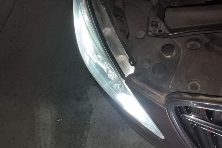 Used Buick GL8 2018 28T Comfort Model China VI Standard Right Front Headlight