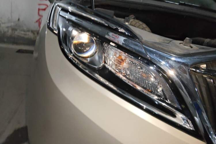 Used Buick GL8 2018 ES 28T Comfort Model China VI Standard Right Front Headlight