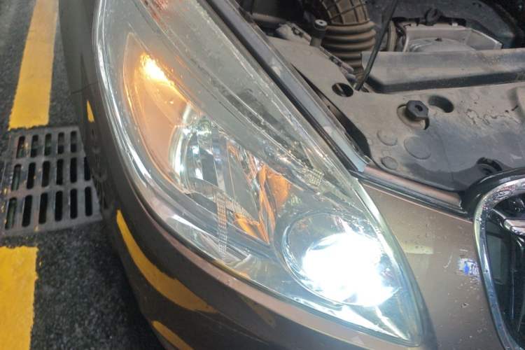 Used Buick GL8 2018 28T Luxury Model China VI Standard Right Front Headlight