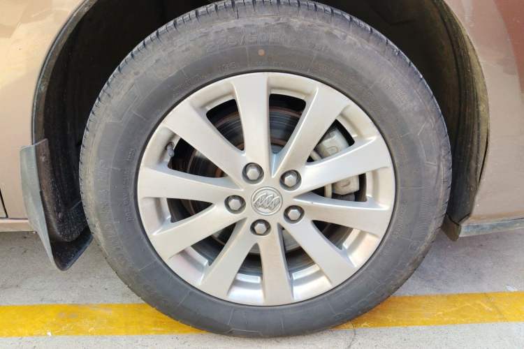 Used Buick GL8 2018 28T Comfort Model China VI Standard Right Front Wheel Hub