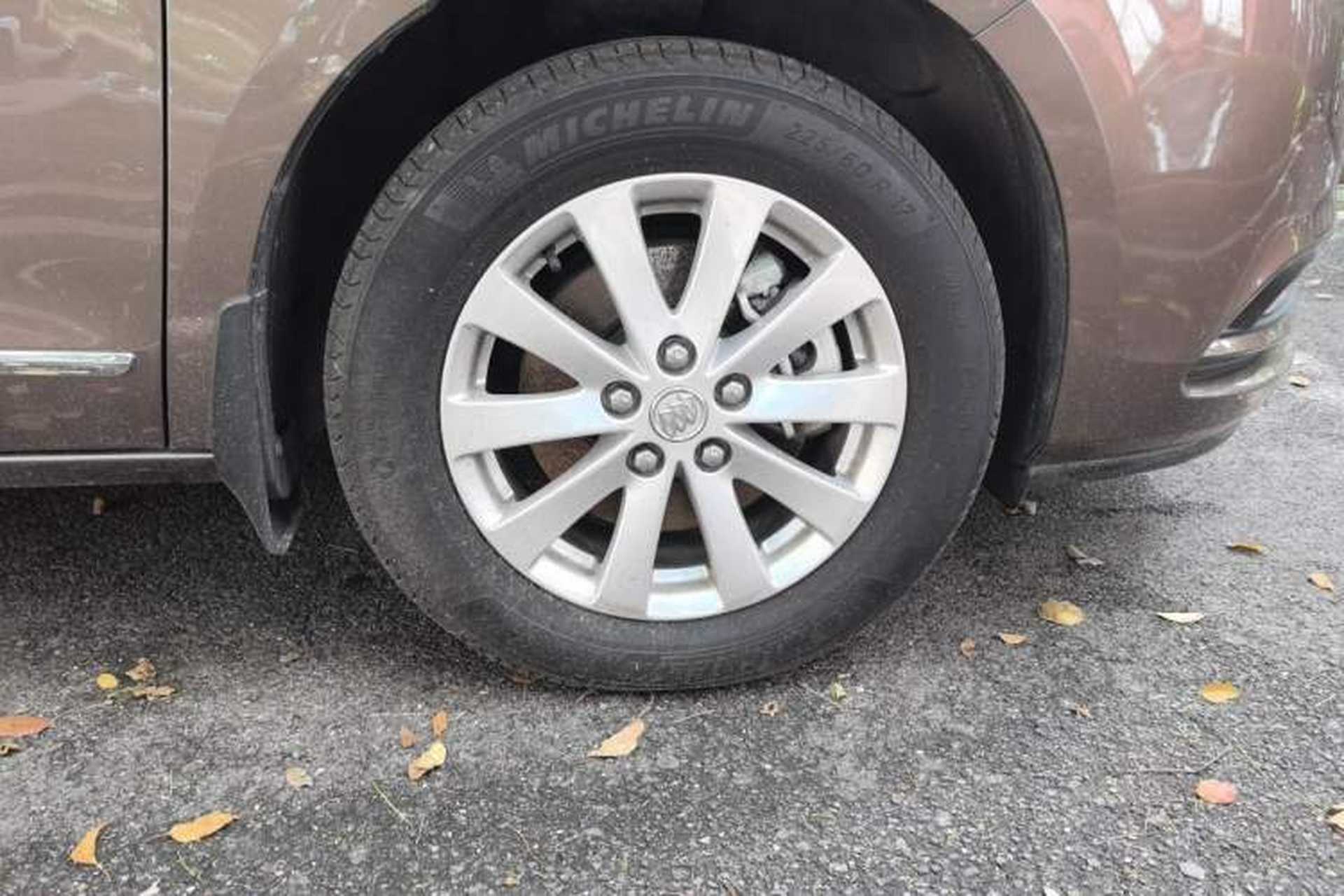 Used Buick GL8 2018 28T Luxury Model China VI Standard Right Front Wheel Hub