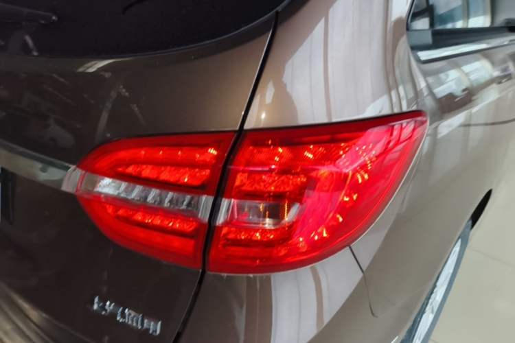 Used Buick GL8 2018 28T Comfort Model China VI Standard Right Rear Taillight