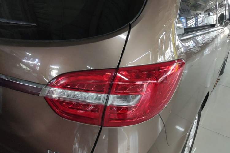 Used Buick GL8 2018 28T Comfort Model China VI Standard Right Rear Taillight