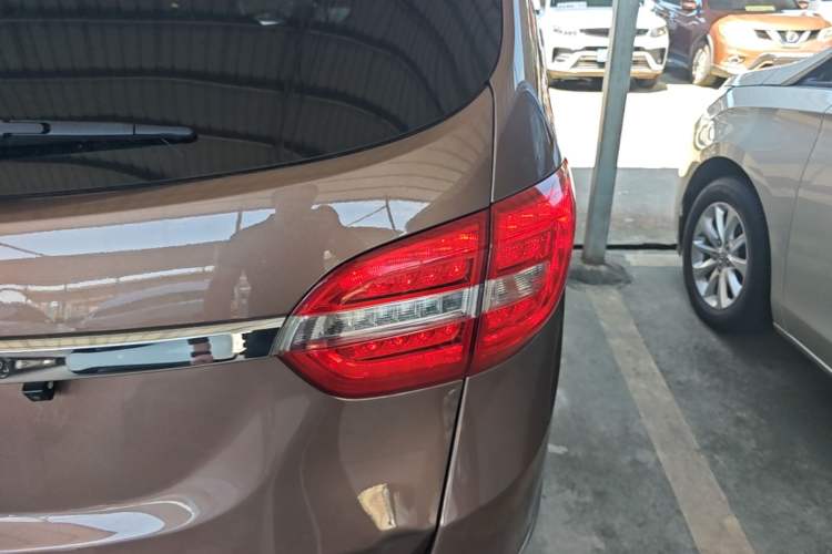 Used Buick GL8 2018 28T Luxury Model China VI Standard Right Rear Taillight