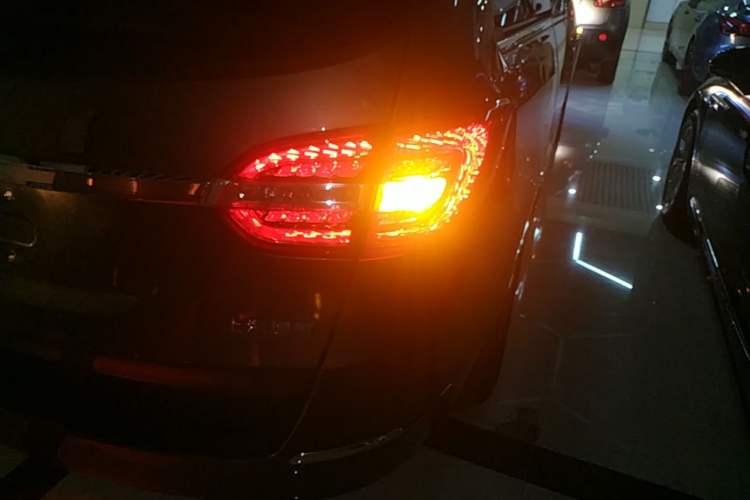 Used Buick GL8 2018 28T Luxury Model China VI Standard Right Rear Taillight