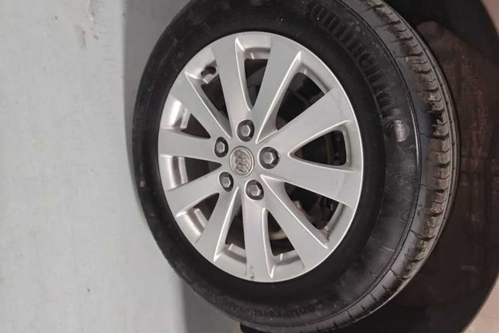 Used Buick GL8 2018 28T Prestige Version China VI Standard Right Rear Wheel Hub