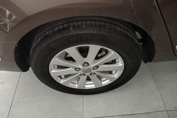 Used Buick GL8 2018 28T Prestige Version China VI Standard Right Rear Wheel Hub