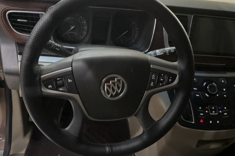 Used Buick GL8 2018 28T Comfort Model China VI Standard Steering Wheel