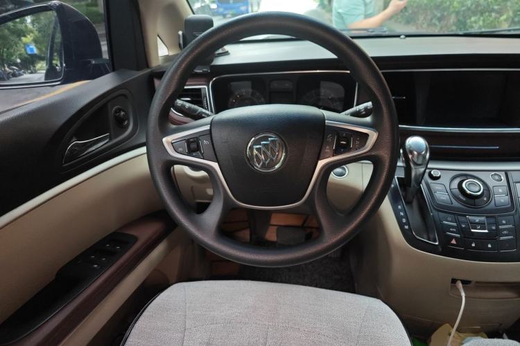Used Buick GL8 2018 28T Comfort Model China VI Standard Steering Wheel