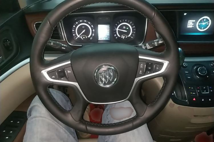 Used Buick GL8 2018 28T Luxury Model China VI Standard Steering Wheel