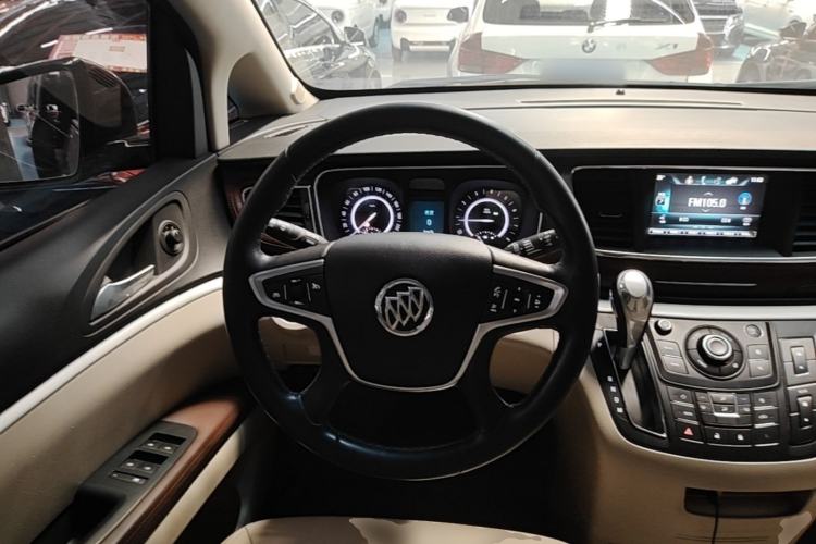 Used Buick GL8 2018 28T Luxury Model China VI Standard Steering Wheel