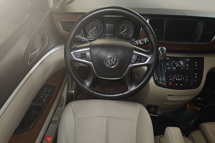 Used Buick GL8 2018 28T Luxury Model China VI Standard Steering Wheel