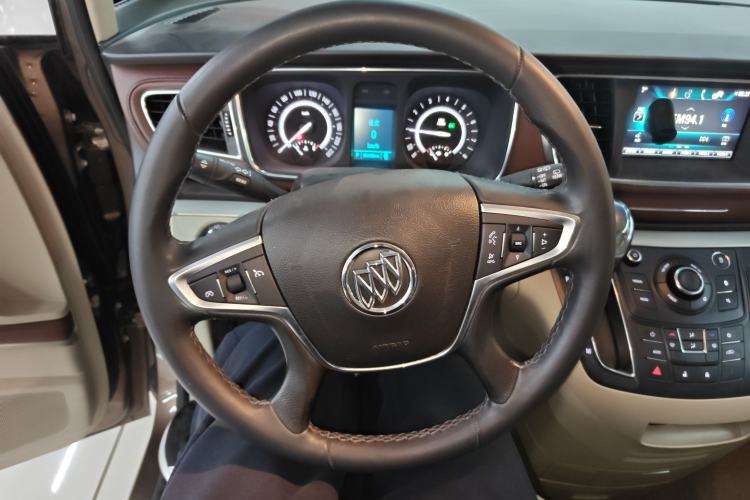 Used Buick GL8 2018 28T Luxury Model China VI Standard Steering Wheel