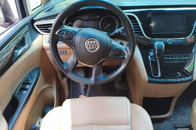 Used Buick GL8 2018 ES 28T Flagship Model China VI Standard Steering Wheel