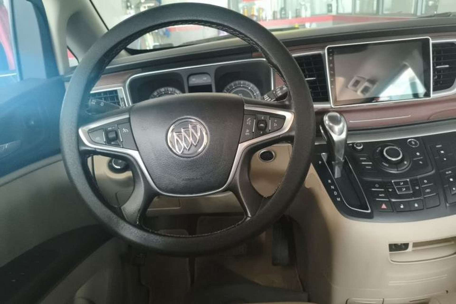 Used Buick GL8 2018 28T Luxury Model China VI Standard Steering Wheel