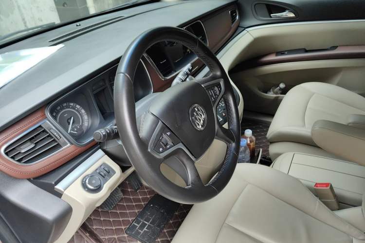 Used Buick GL8 2018 28T Luxury Model China VI Standard Steering Wheel
