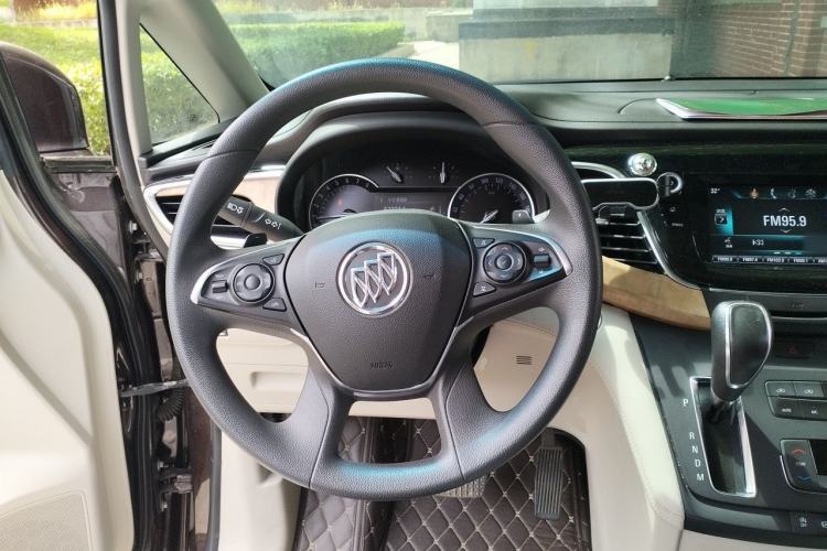Used Buick GL8 2018 ES 28T Comfort Model China VI Standard Steering Wheel