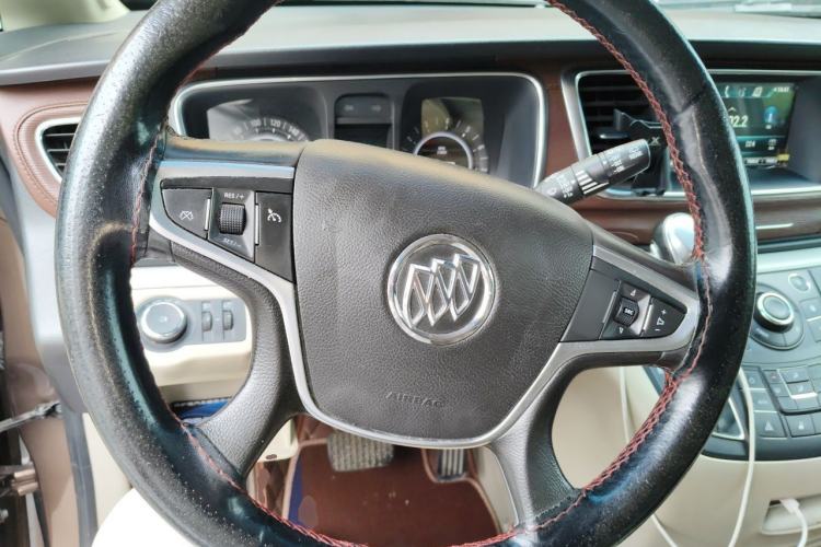 Used Buick GL8 2018 28T Luxury Model China VI Standard Steering Wheel