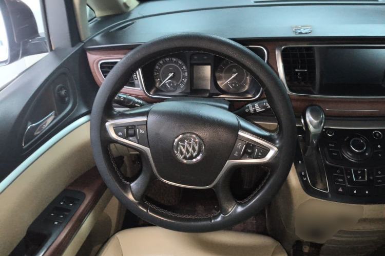 Used Buick GL8 2018 28T Luxury Model China VI Standard Steering Wheel