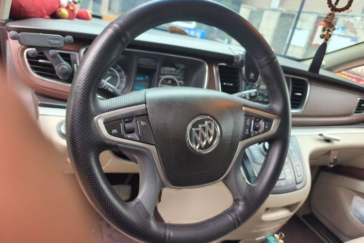 Used Buick GL8 2018 28T Comfort Model China VI Standard Steering Wheel