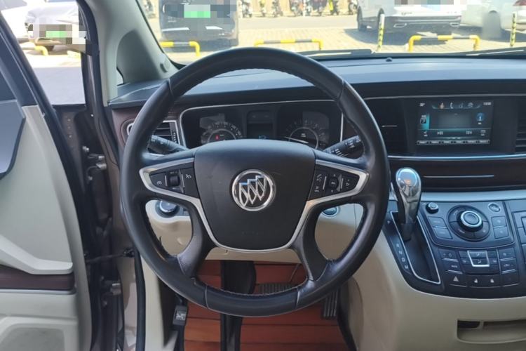 Used Buick GL8 2018 28T Luxury Model China VI Standard Steering Wheel