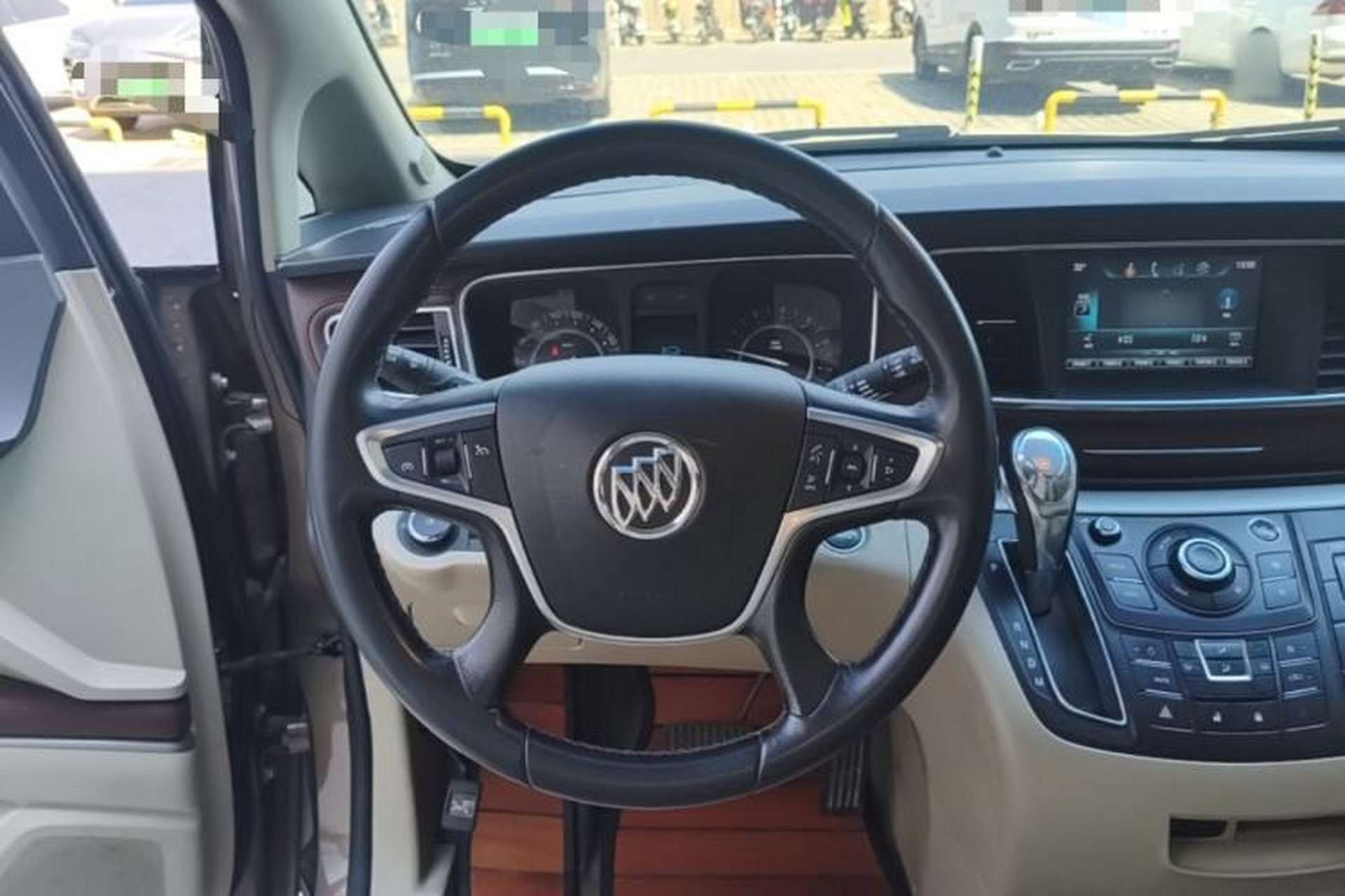 Used Buick GL8 2018 28T Luxury Model China VI Standard Steering Wheel