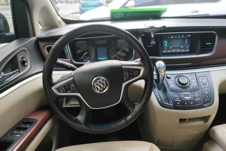Used Buick GL8 2018 28T Luxury Model China VI Standard Steering Wheel