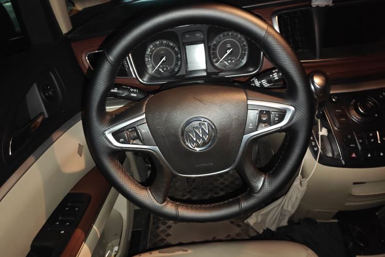 Used Buick GL8 2018 28T Luxury Model China VI Standard Steering Wheel