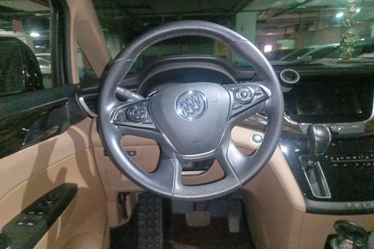 Used Buick GL8 2018 ES 28T Flagship Model China VI Standard Steering Wheel