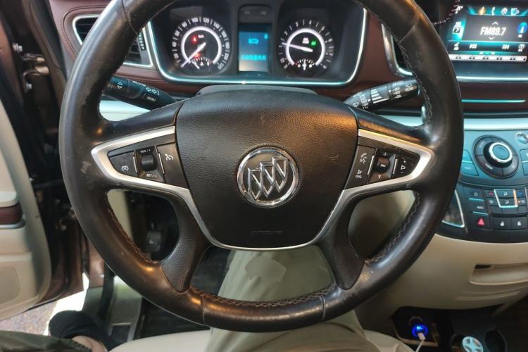 Used Buick GL8 2018 28T Luxury Model China VI Standard Steering Wheel