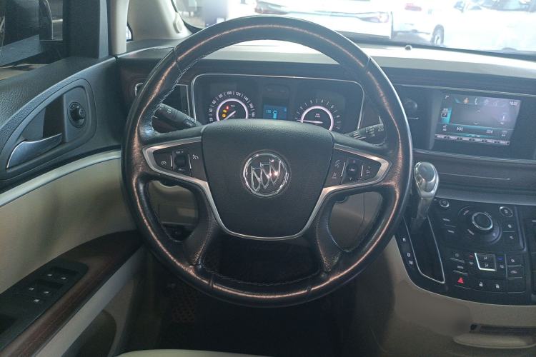 Used Buick GL8 2018 28T Luxury Model China VI Standard Steering Wheel