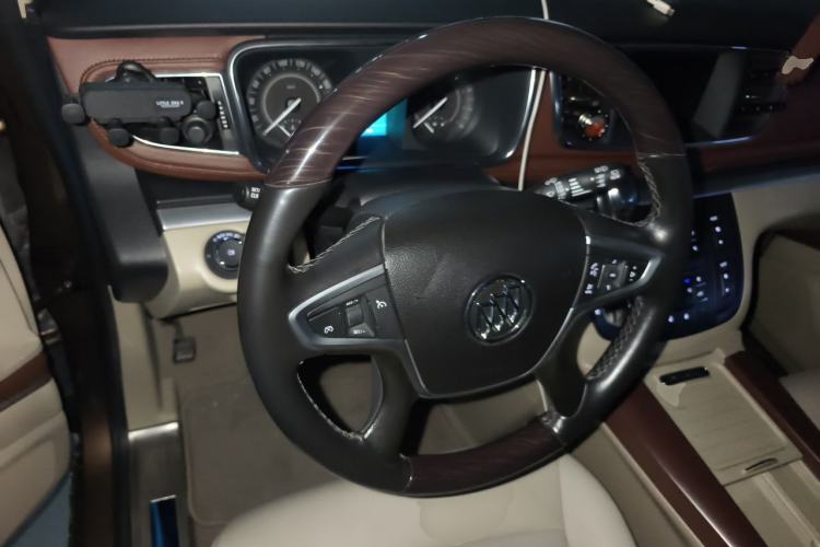 Used Buick GL8 2018 28T Luxury Model China VI Standard Steering Wheel