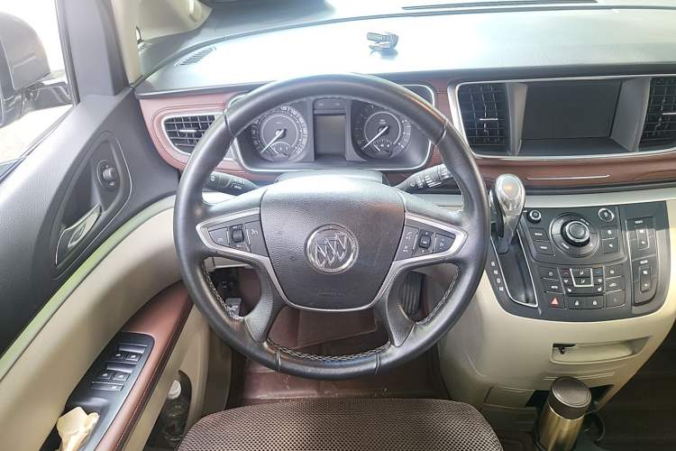 Used Buick GL8 2018 28T Luxury Model China VI Standard Steering Wheel